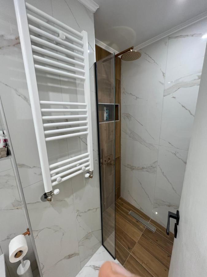 Modern 1-Bedroom Apartment In The City Center سالونيك المظهر الخارجي الصورة
