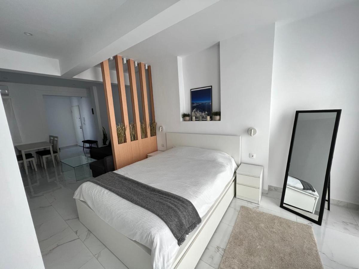 Modern 1-Bedroom Apartment In The City Center سالونيك المظهر الخارجي الصورة