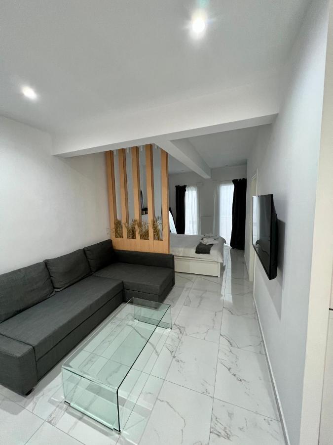 Modern 1-Bedroom Apartment In The City Center سالونيك المظهر الخارجي الصورة